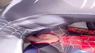 Lisa ter Horst neukt haar vriendje in Spiderman kostuum